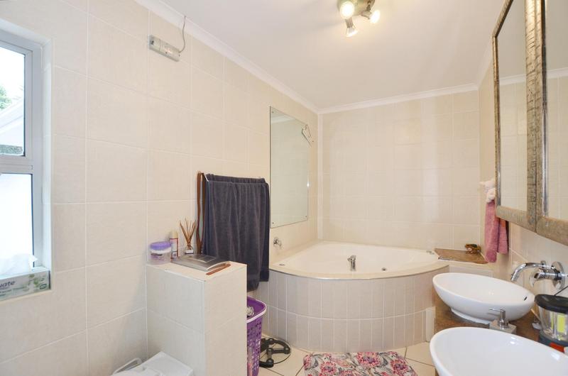 To Let 4 Bedroom Property for Rent in Everglen Western Cape